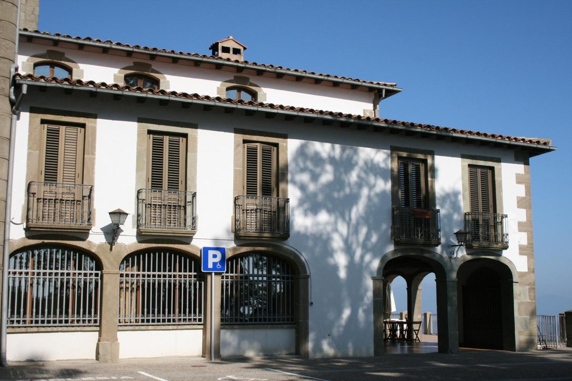 Santuari De La Salut De Sant Felíu de Pallarols Exteriör bild